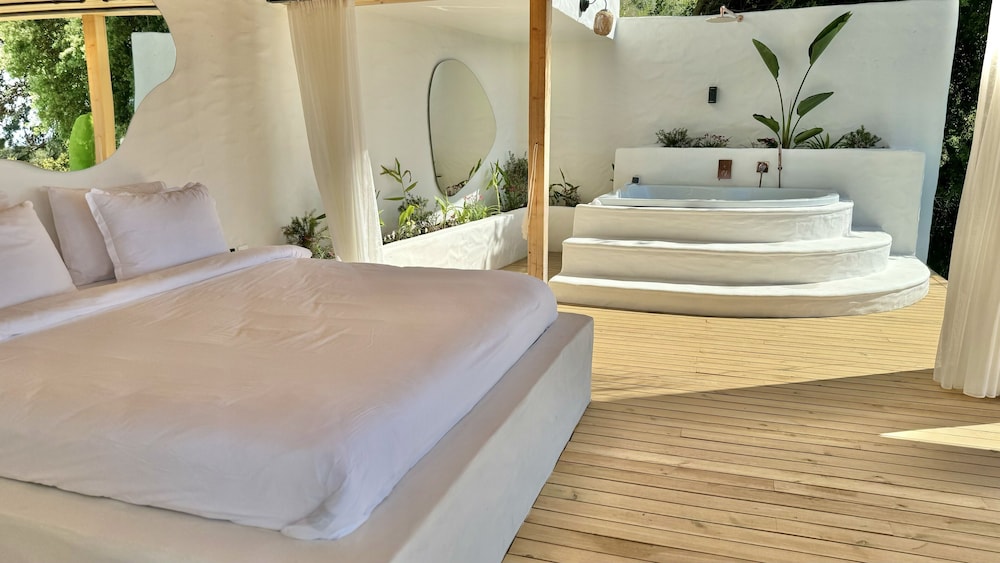 King Bed, Full Sea View, Private Pool, Hot Tub