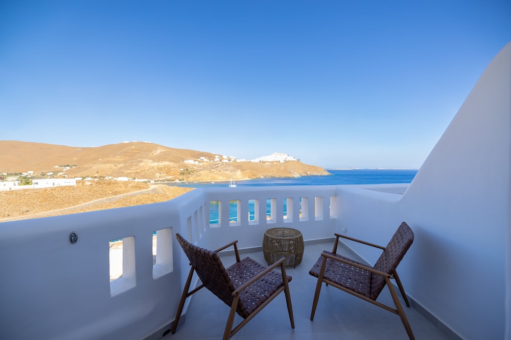Infinity Blue Suites 43/50