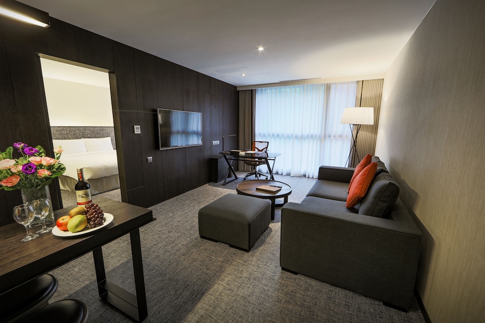 Platinum Hotel 53/71