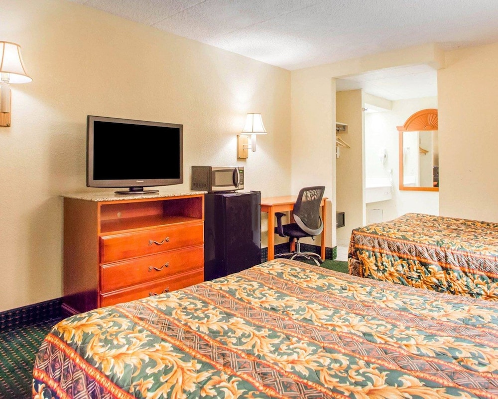 Rodeway Inn Mount Laurel Hwy 73 16/27