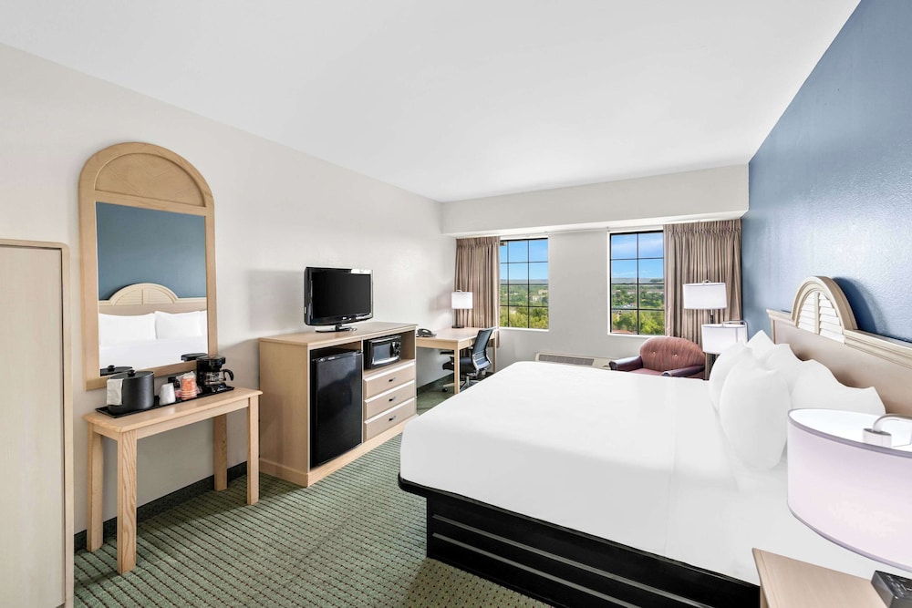 Upgrade, Suite, King Bed
