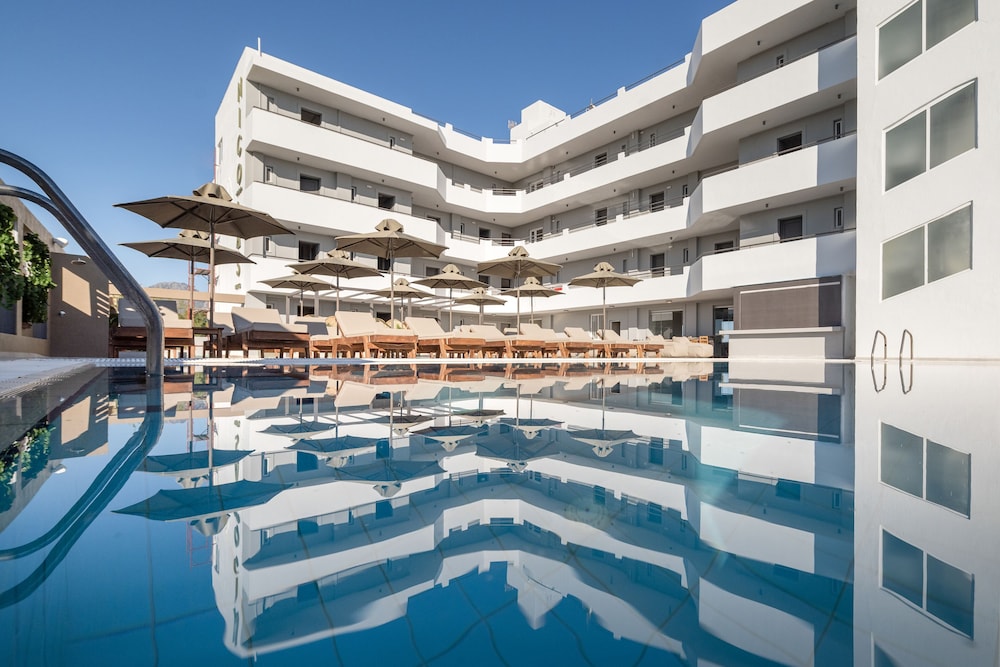 Nicolas Grand Suites 8/63