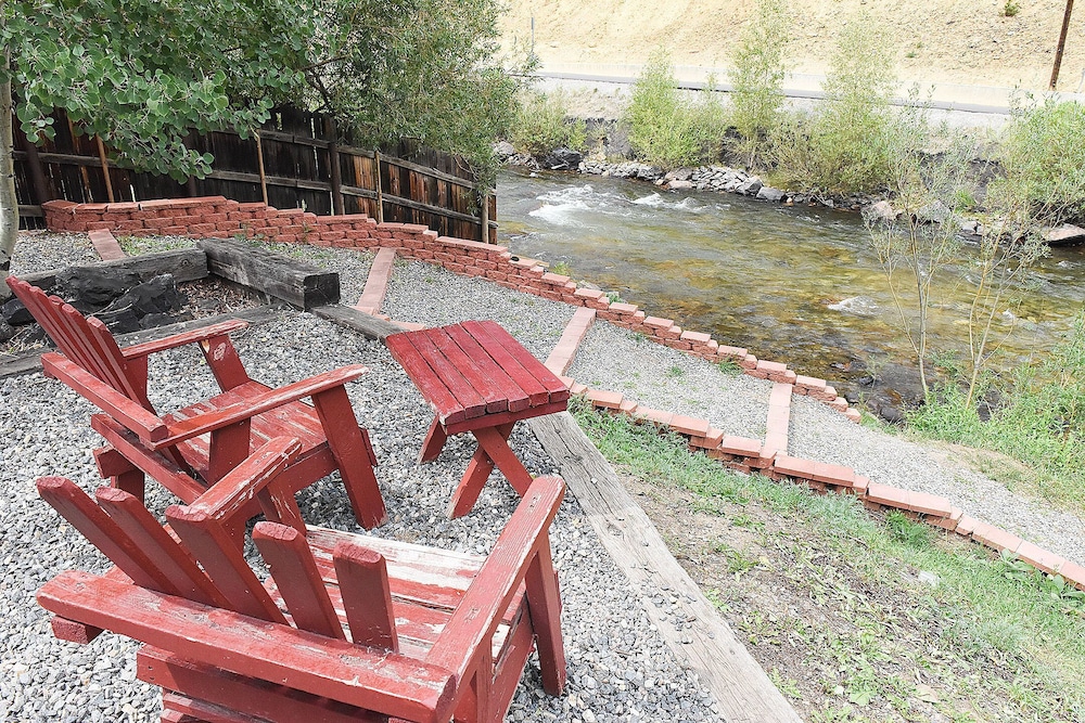 Argo Inn and Suites 10/48