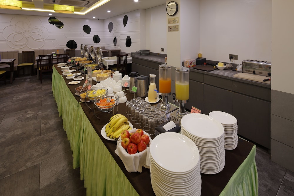 Hotel Sifat International 37/50