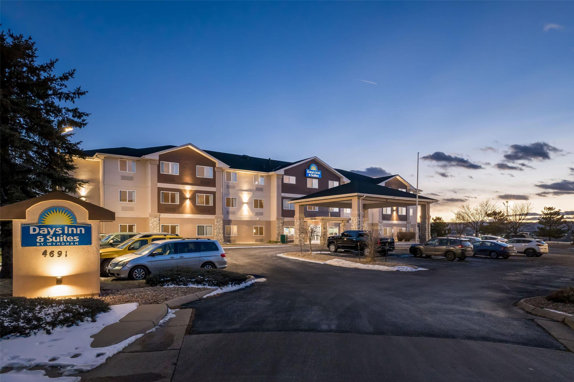Days Inn & Suites By Wyndham Castle Rock 2/19