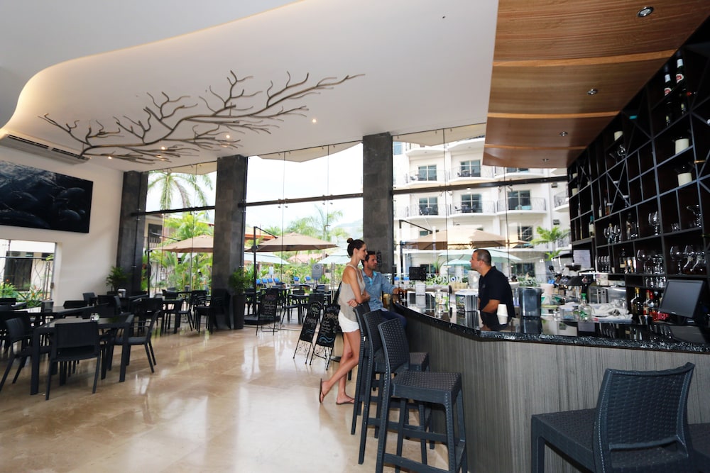 Sky Penthouses At Oceano 40/50