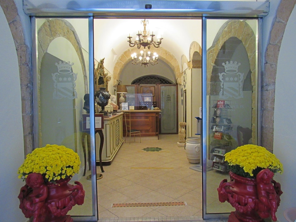 Akropolis Hotel 32/63