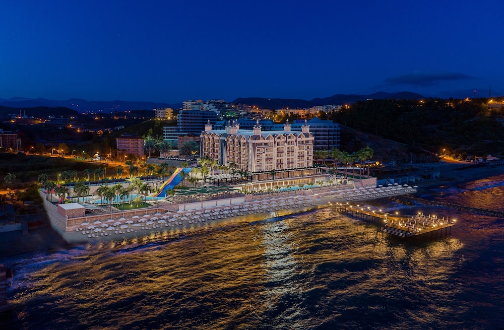 Aria Resort & Spa Hotel 55/60