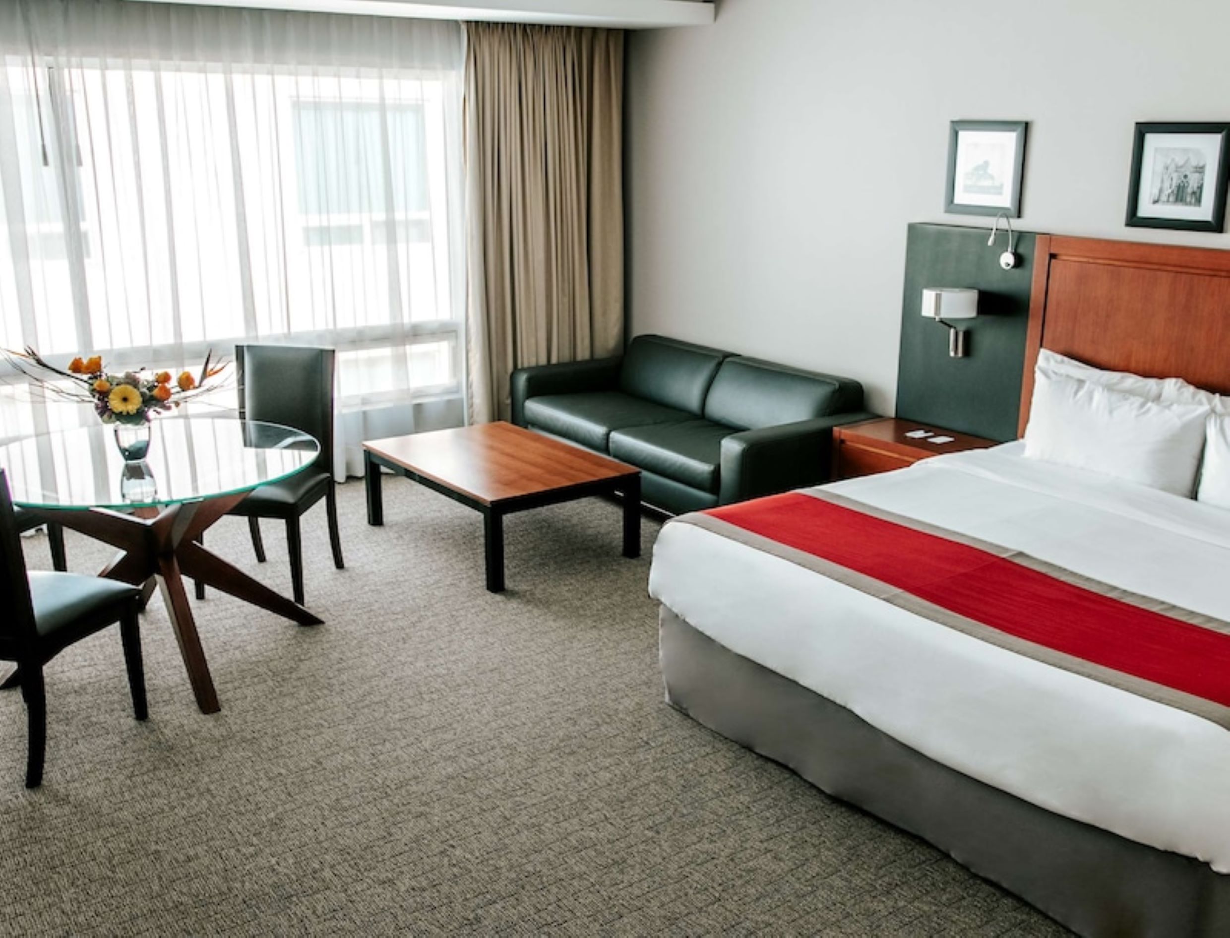 SUITE, KING BED