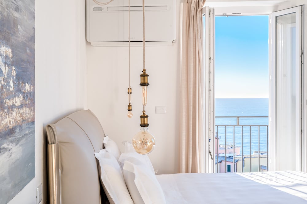 Il Sogno di Manarola by The First 16/50
