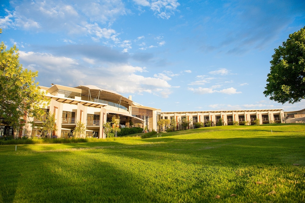 The Fairway Hotel Golf Resort 66/71