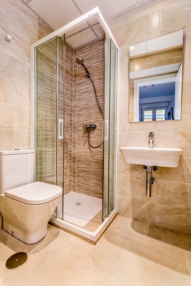 Hostel A2c - Adults Only 40/45