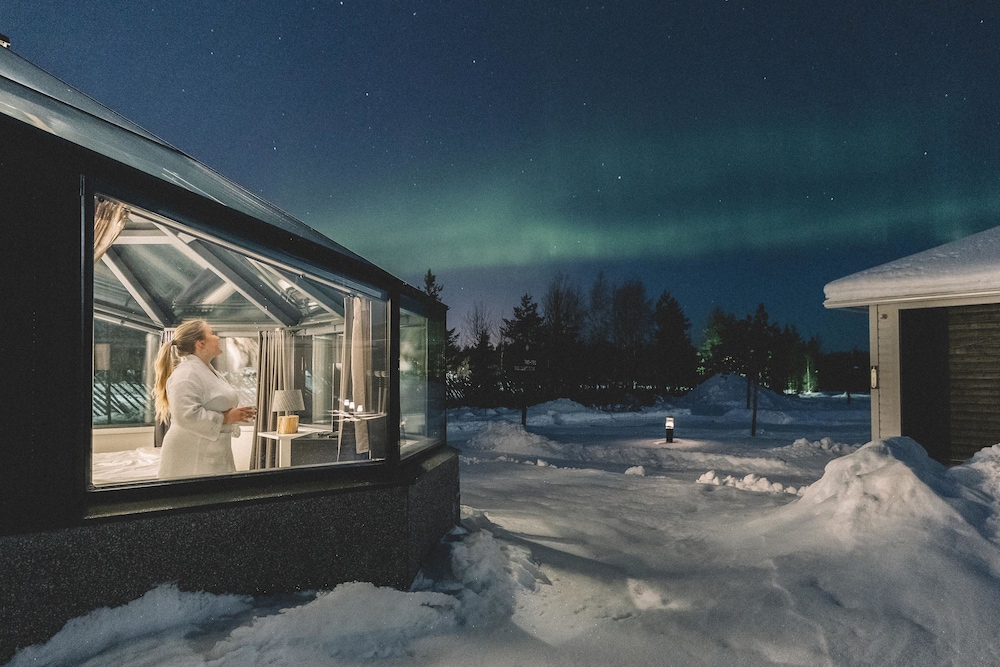 Santa's Igloos Arctic Circle 24/46