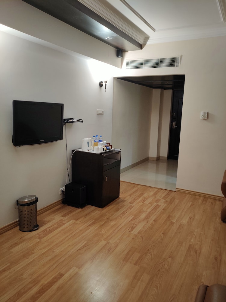 SRM HOTEL 20/41