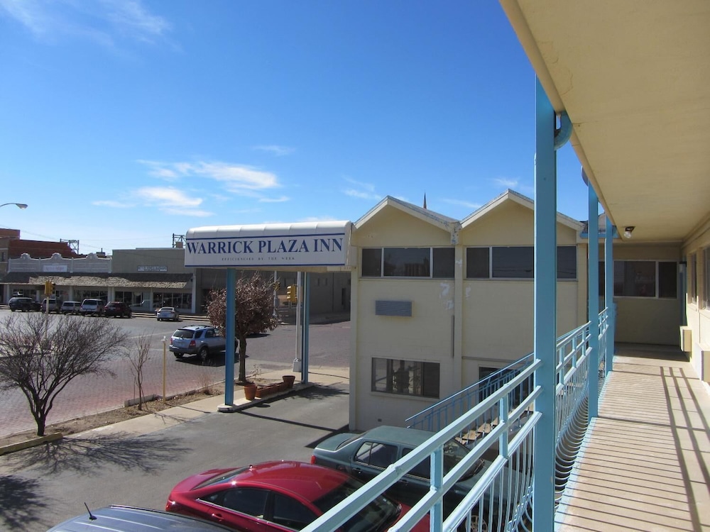 Warrick Plaza Inn 30/32