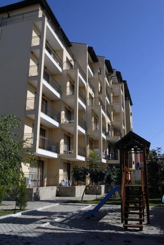 Aparthotel Rose Village 4/65