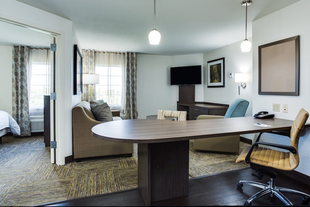 Candlewood Suites Ft. Lauderdale Airport Cruise 41/62