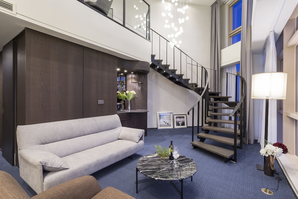 Centum Primus Hotel 47/50