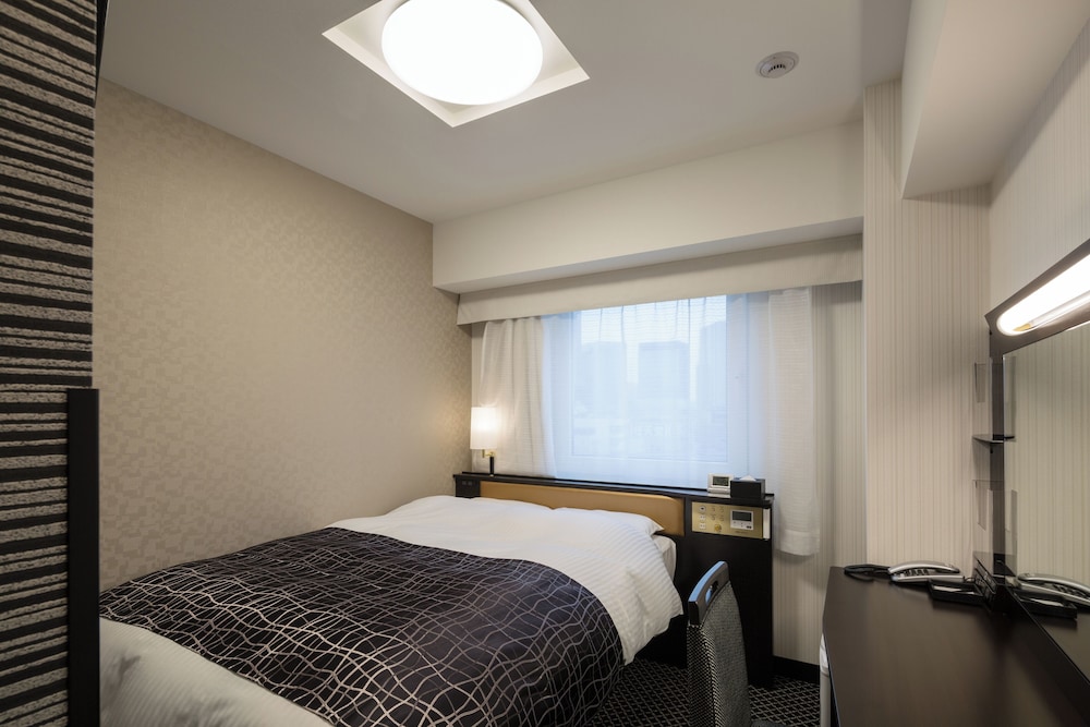 ROOM, SINGLE