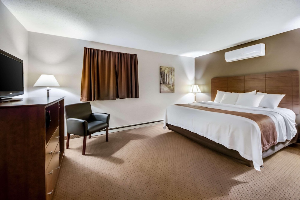 Quality Inn & Suites Newberry, MI 26/49