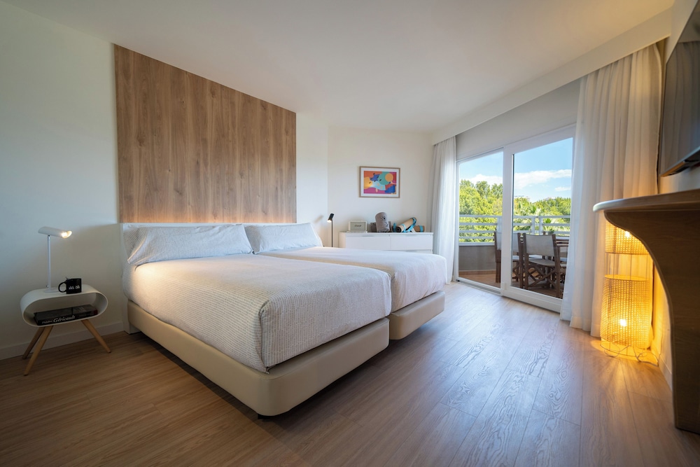 Beach House, Suite، Innside by Melia Wave Calvia 4/9