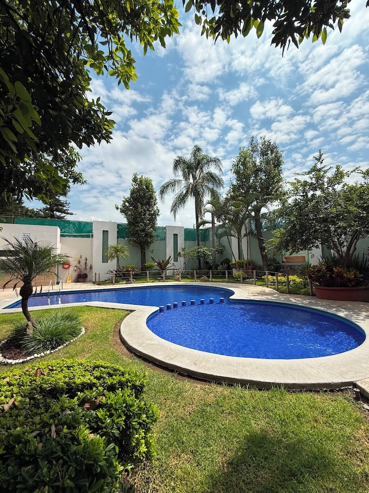 Aurea Hotel And Suites 47/50