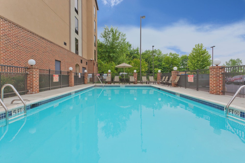 Holiday Inn Express Hotel And Suites Dover 38/60
