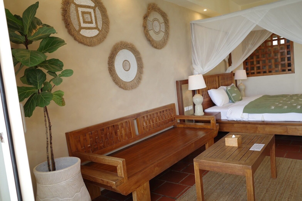Red Garden Resort 7/70