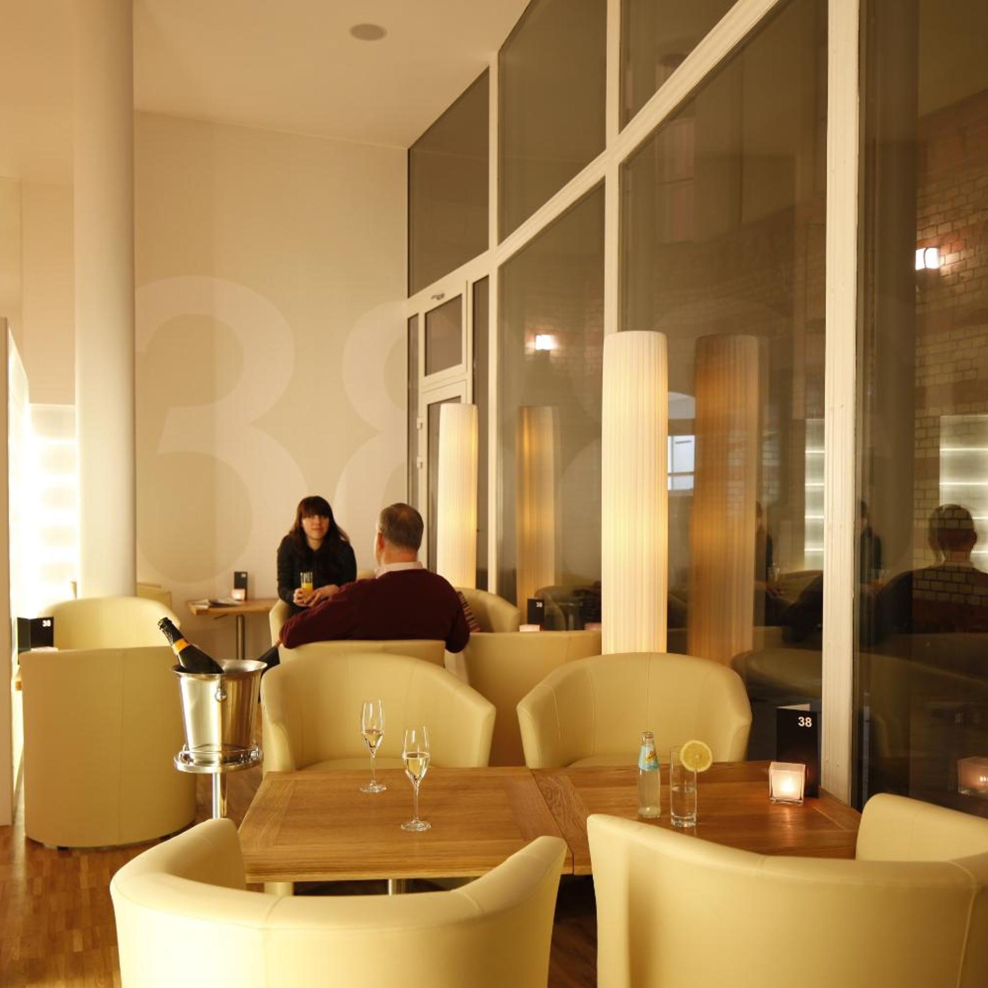 Hotel 38 8/49