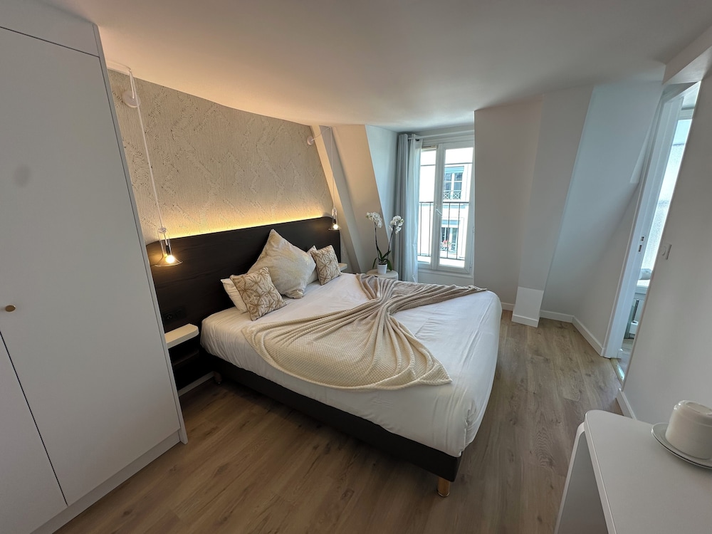 Superior, Queen Bed