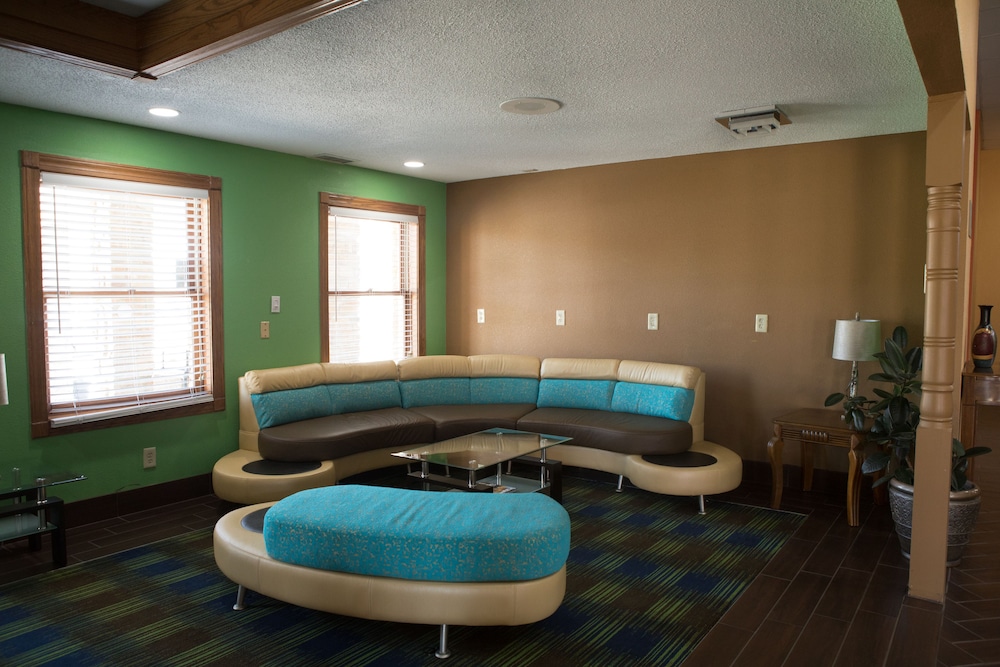 Quality Inn & Suites Bedford West IN 22/40