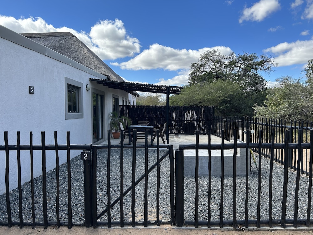 Leadwood Tree Safari Lodge 695 2/30