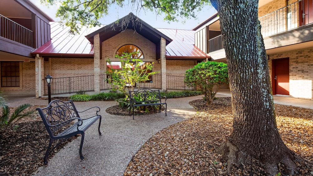 SureStay Plus by Best Western San Antonio Fiesta Inn 26/38