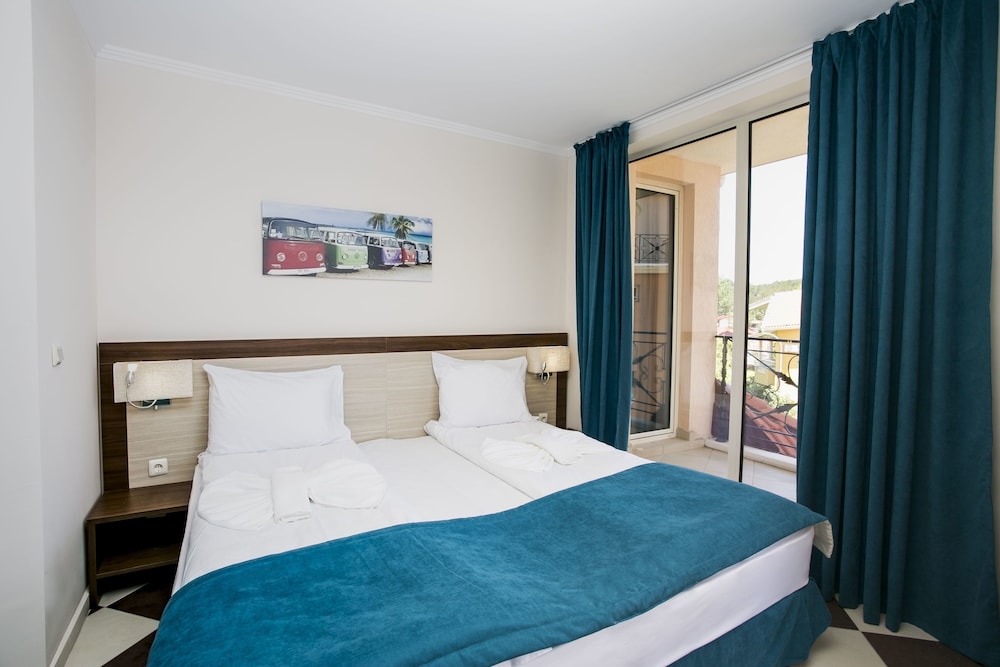Hacienda Beach Resort 23/70