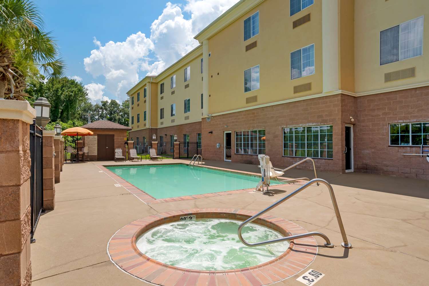 Comfort Suites Alexandria North 35/36