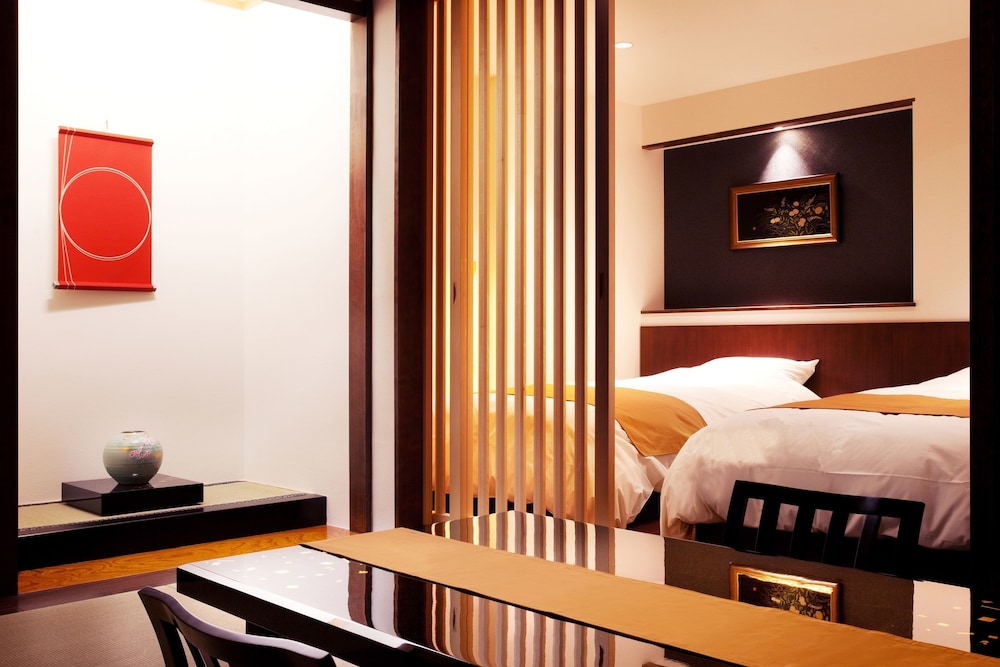 JAPANESE WESTERN, TWIN BEDS, RIVER VIEW, INDOOR BATH, HIGH FLOOR