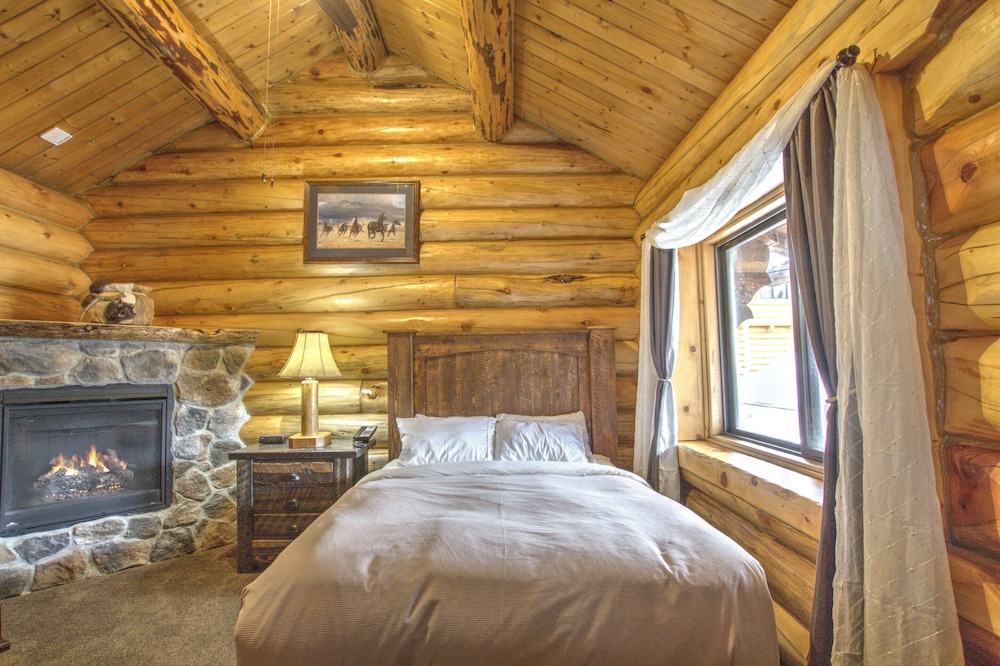 Creek, Superior, Cabin, Queen Bed