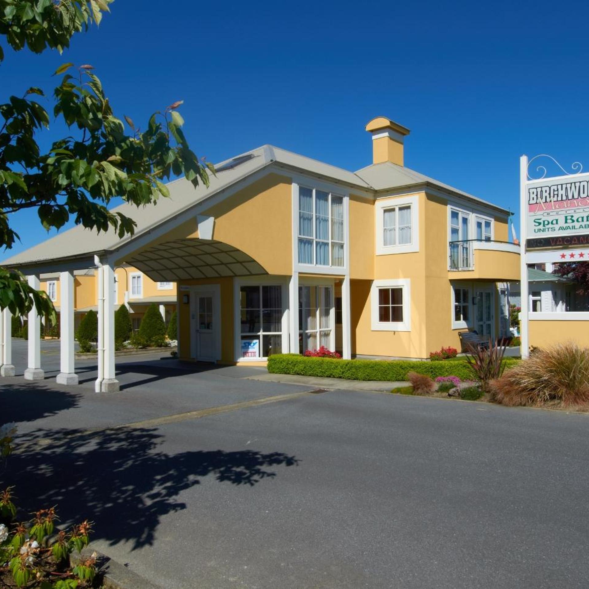 Birchwood Manor Motel 2/50