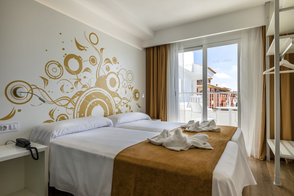 غرفة قياسية بسريرين منفصلين بشرفة، WelikeHotel Triton beach 4/10