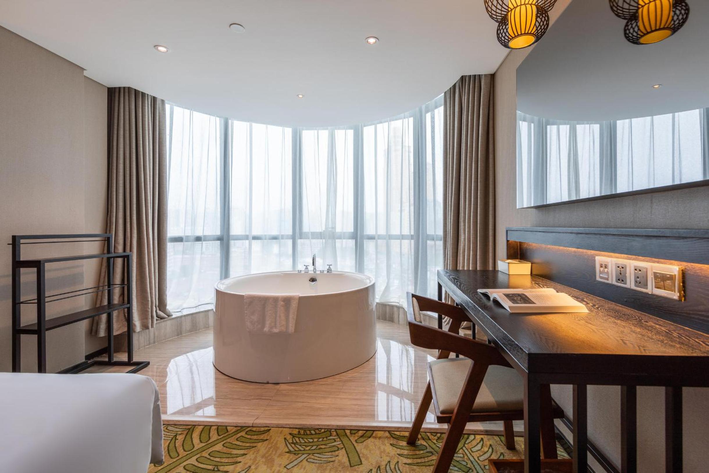 Atour X Hotel Shenzhen Dongmen Branch 66/74