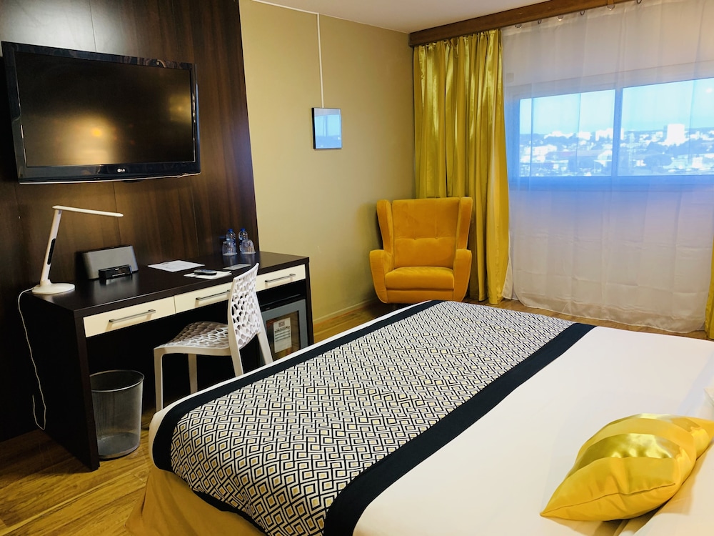 Grand Hotel de Nimes 30/81