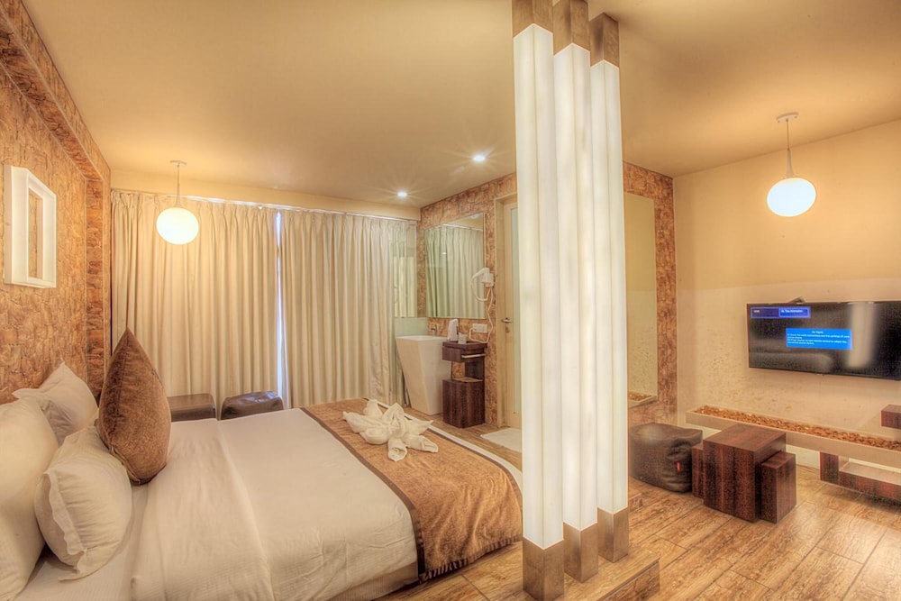 Hotel El Dorado 12/50