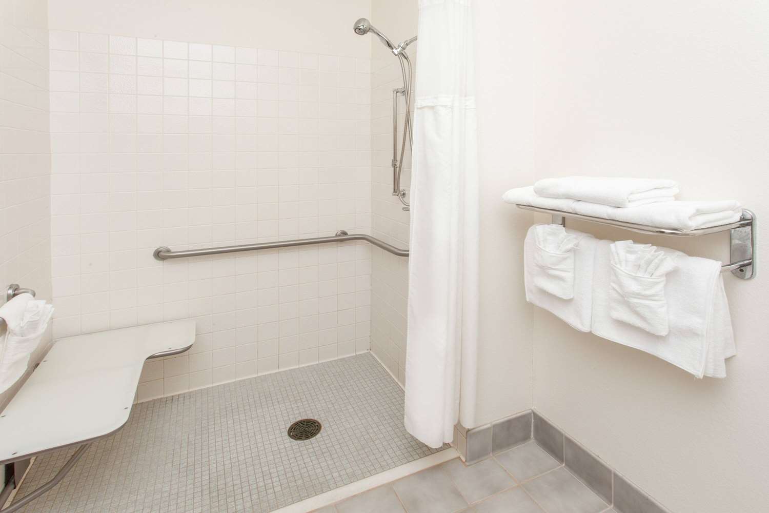 Baymont by Wyndham Decatur IL North 27/28