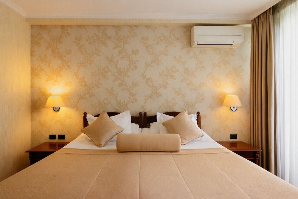 CITY, DOUBLE BED, BALCONY