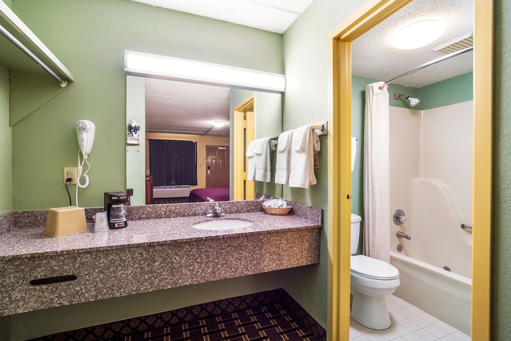 Rodeway Inn Greenwood 15/26