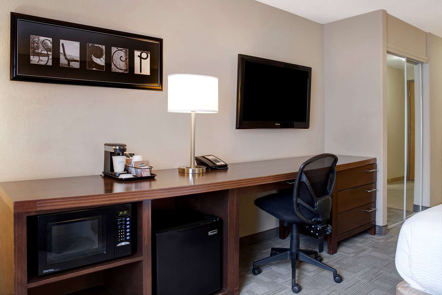 Days Inn By Wyndham Medicine Hat 31/38