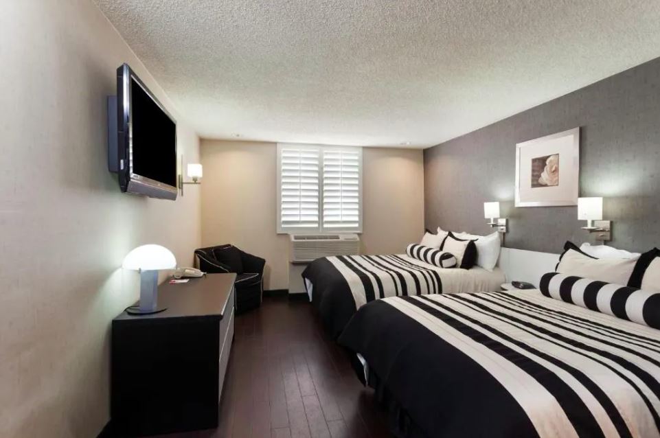 Room at Ramada Plaza By Wyndham West Hollywood Hotel & Suites, WEST HOLLYWOOD - CA
