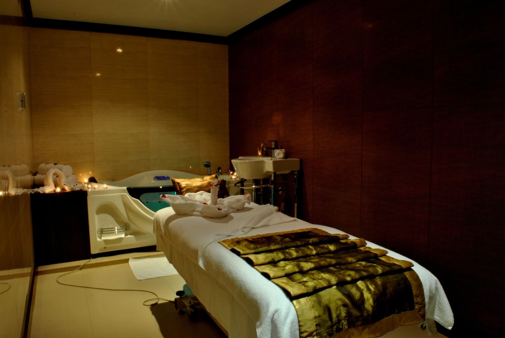 Hotel Dynasty 17/46