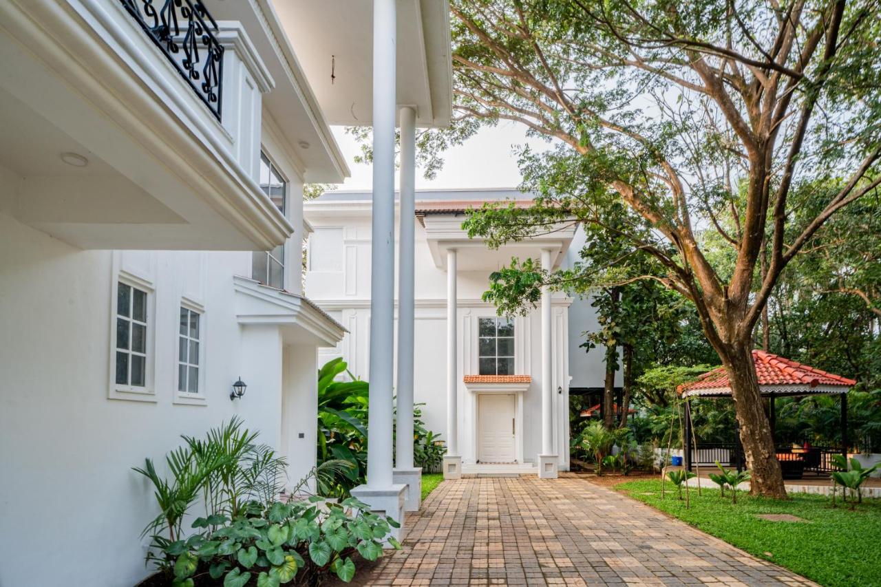 ELIVAAS Prive Suntuarios Casa Ikkebana 4 BHK With Jacuzzi, Pvt Pool and Bar 51/54