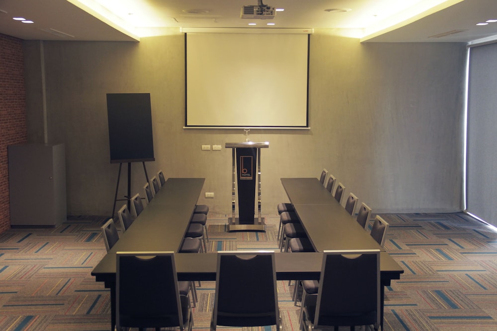 B Hotel Quezon City 35/39